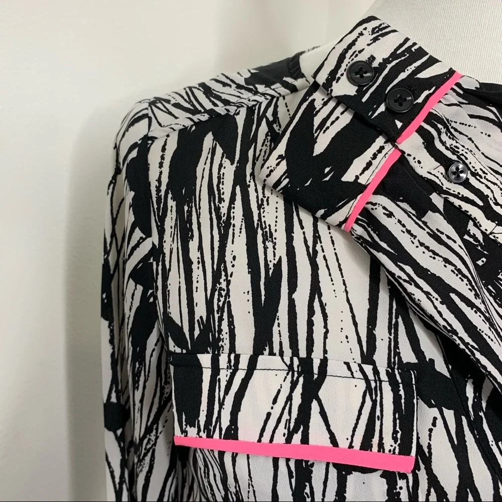 New York & Company | Black & White Floral Blouse with Pink Piping - Picture 3 of 8